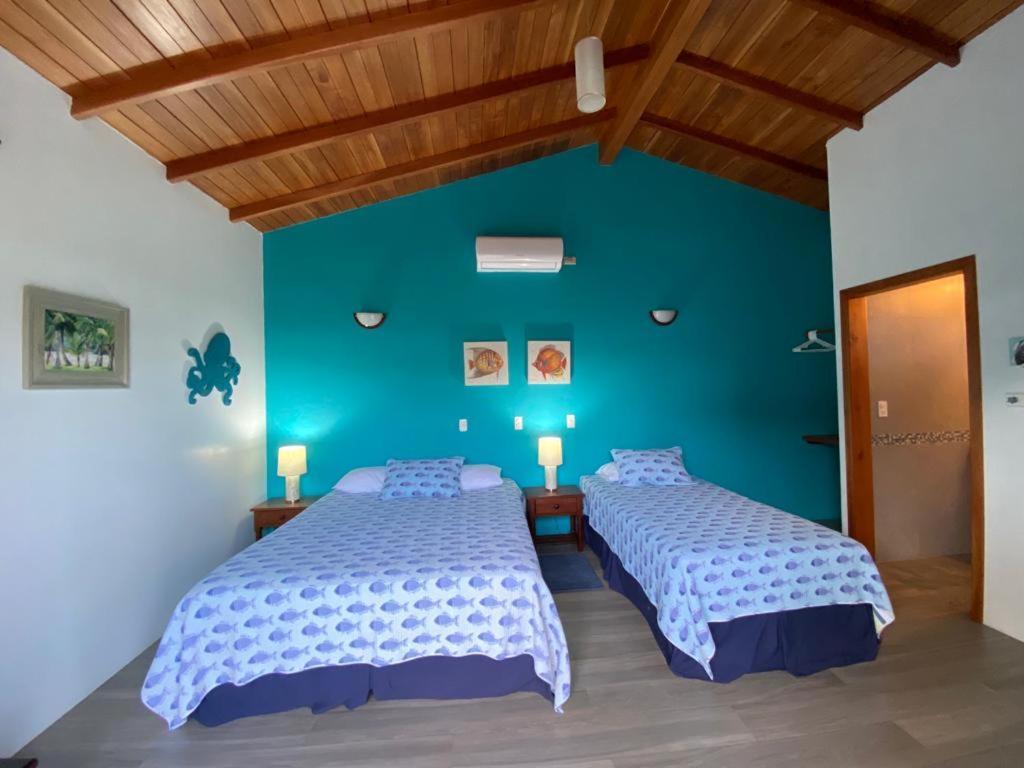 The Isabela Beach House Puerto Villamil Exteriör bild