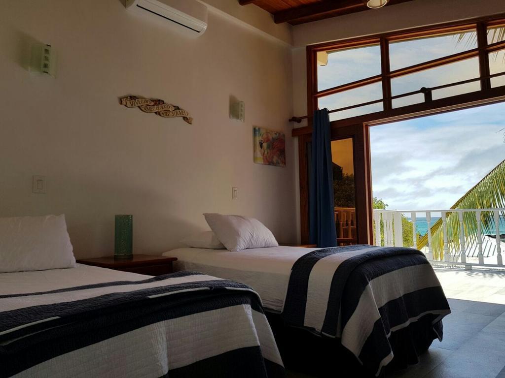 The Isabela Beach House Puerto Villamil Exteriör bild