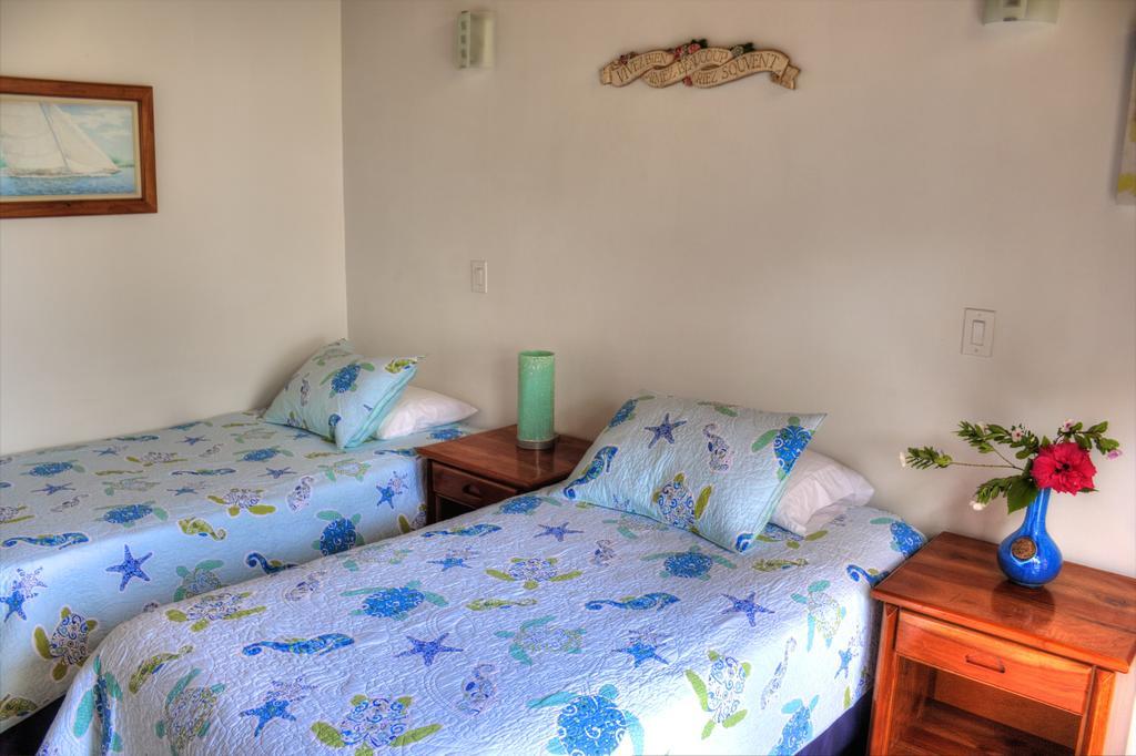 The Isabela Beach House Puerto Villamil Exteriör bild