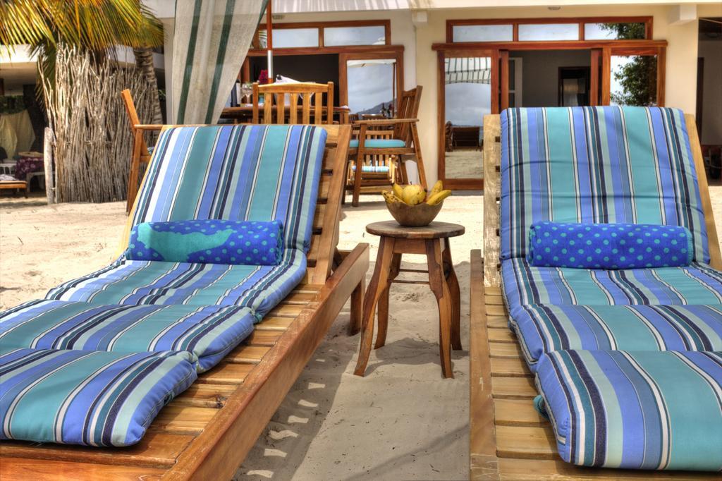 The Isabela Beach House Puerto Villamil Exteriör bild