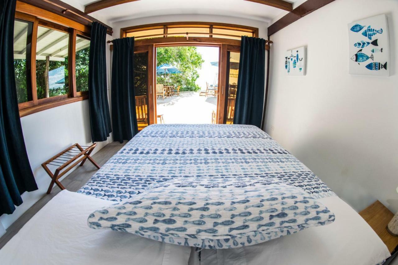 The Isabela Beach House Puerto Villamil Exteriör bild